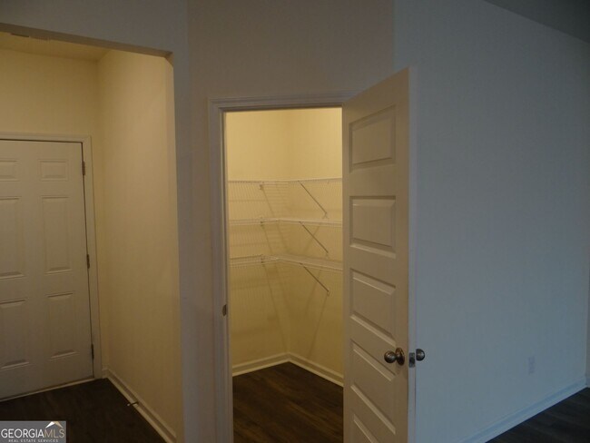 Building Photo - 3473 Hawthorn Farm Blvd