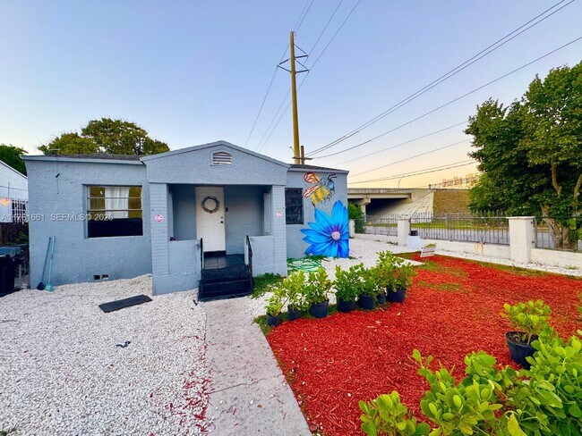 Building Photo - 301 NW 37th St