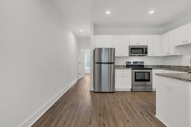 Building Photo - Simple living?  We got you.  $1150/mo wate...