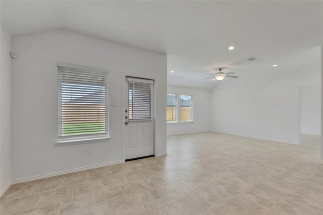 Building Photo - 1023 Lipizzan