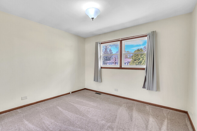 Building Photo - 1004 E Callero Cir