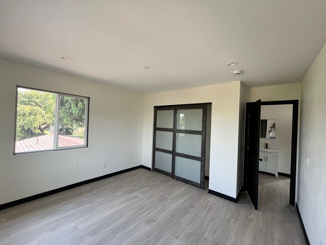 Building Photo - Beatiful and spacious Rental in Montebello...