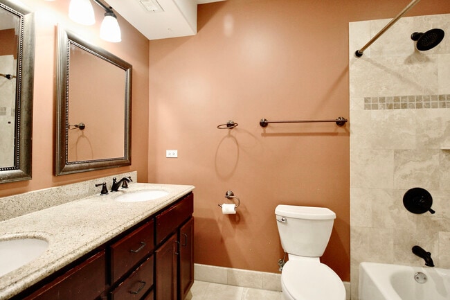 Building Photo - 5528 S Indiana Ave