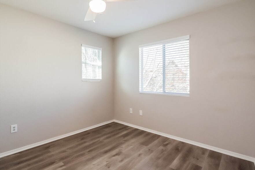 Building Photo - 2755 N Saramano Ln