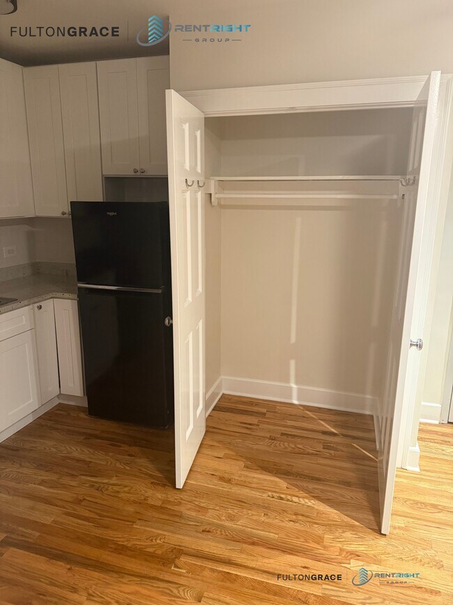 Building Photo - 4526 N Sheridan Rd