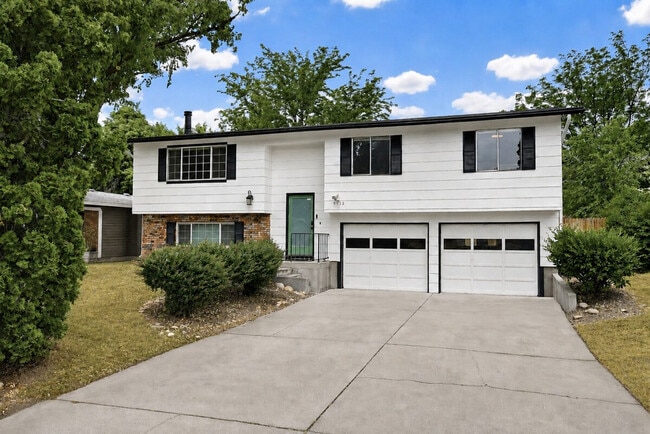 Building Photo - 9522 W Linstock St