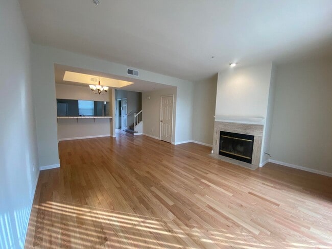 Building Photo - 321 Treasure Island Dr