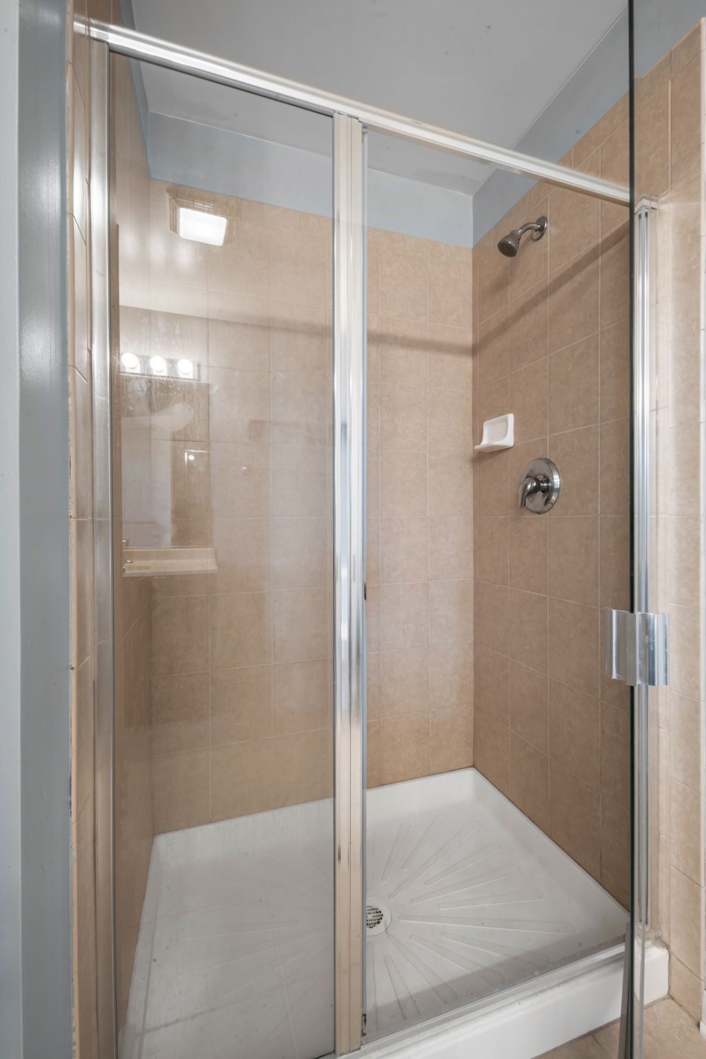 2nd full bathroom shower - 511 W Division St