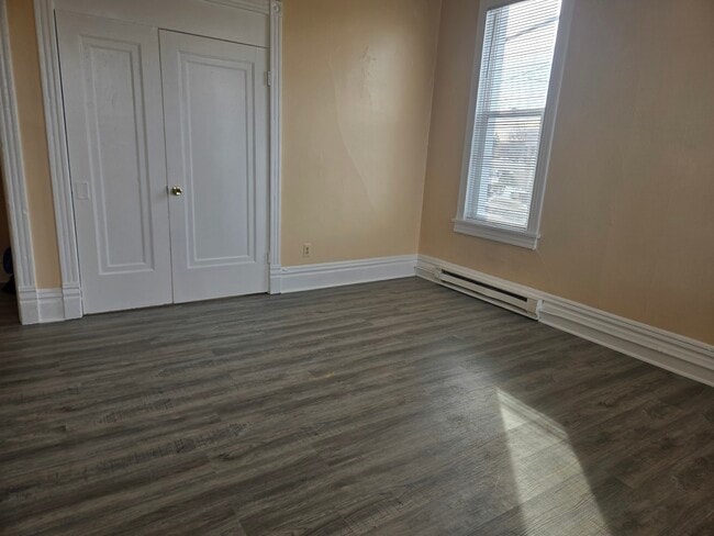 Building Photo - 3 National St