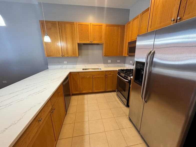 Building Photo - 4814 N Damen Ave