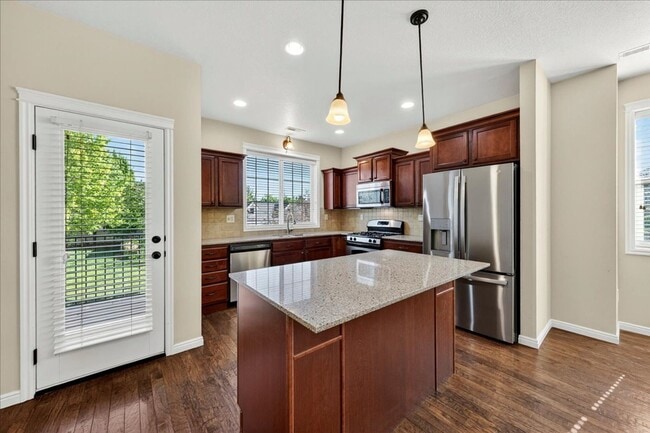 Building Photo - Stylish Multi-Level Condo in West Boise