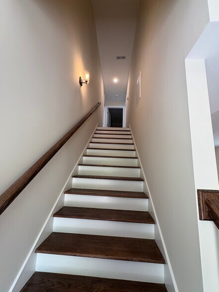 Building Photo - 4691 Heiskell Dr