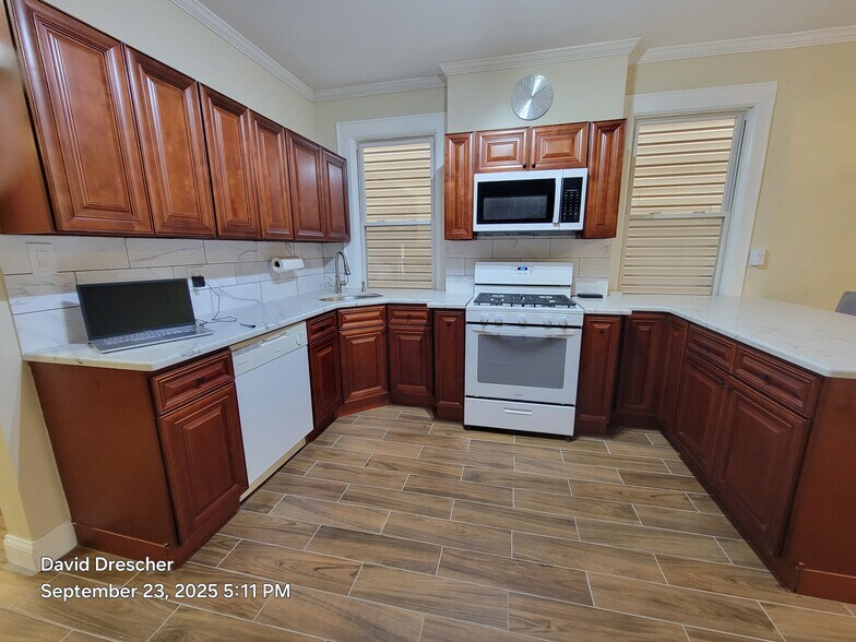Kitchen - 28 Willowdale Ave