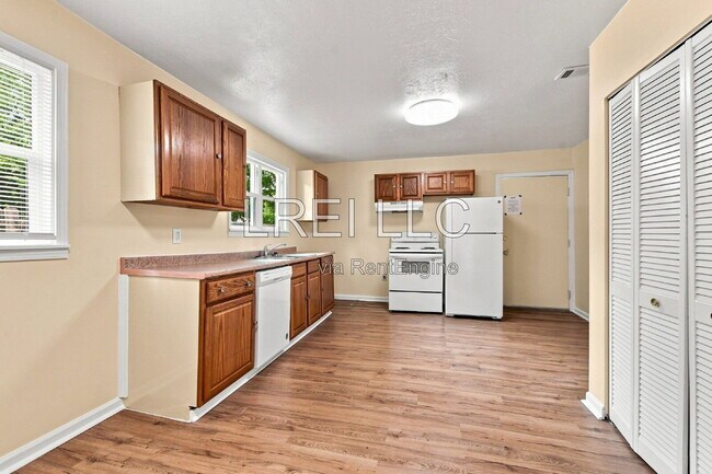 Building Photo - 4014 Parthenia Ave