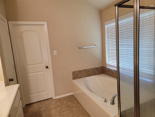 Building Photo - 5534 Stoneridge Ct