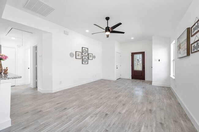 Building Photo - 5130 Riverwood Dr