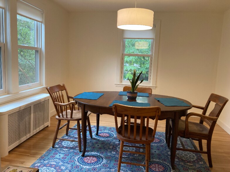 Building Photo - 47 Florence St