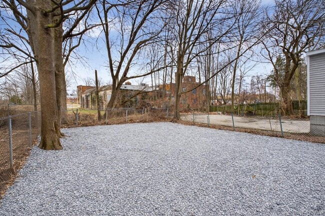 Building Photo - 148 Winnikee Ave