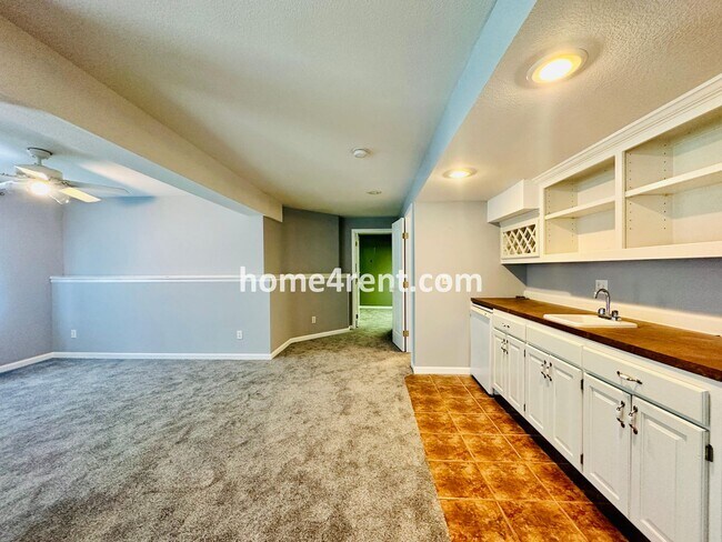 Building Photo - 8102 W 144th Pl
