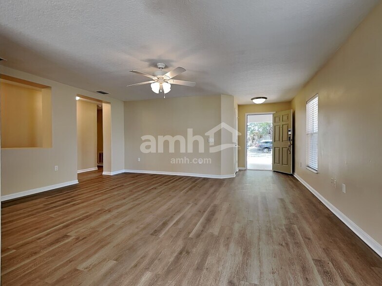 Building Photo - 10512 Boyette Creek Blvd