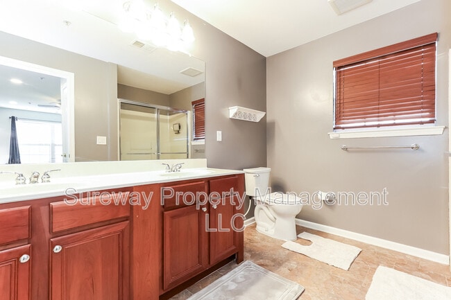 Building Photo - 8 Highbridge Ln