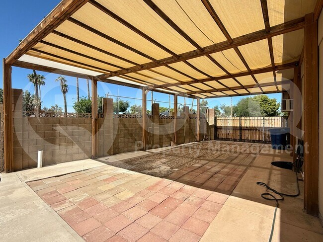 Building Photo - 967 W La Jolla Dr