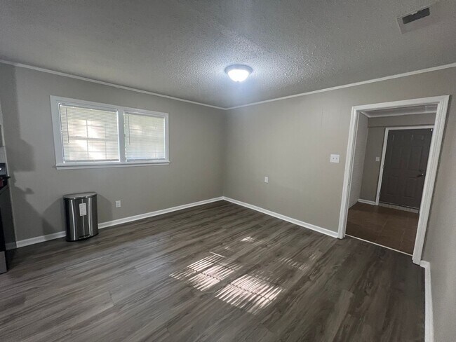 Building Photo - 3502 Willow Ln