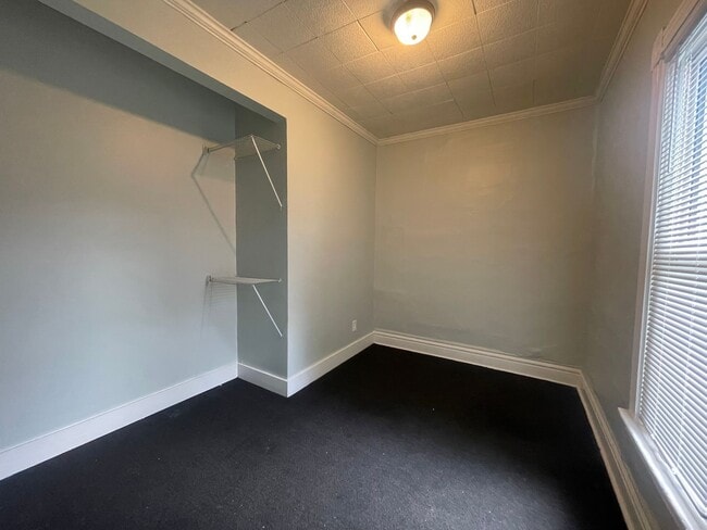 Building Photo - Charming Two-Bedroom Home Awaits!