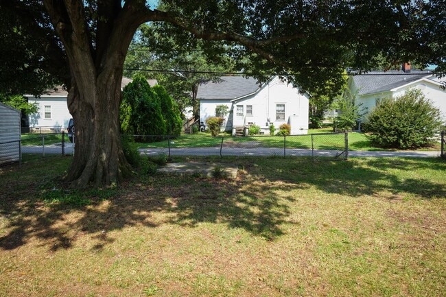 Building Photo - 7 Welch St