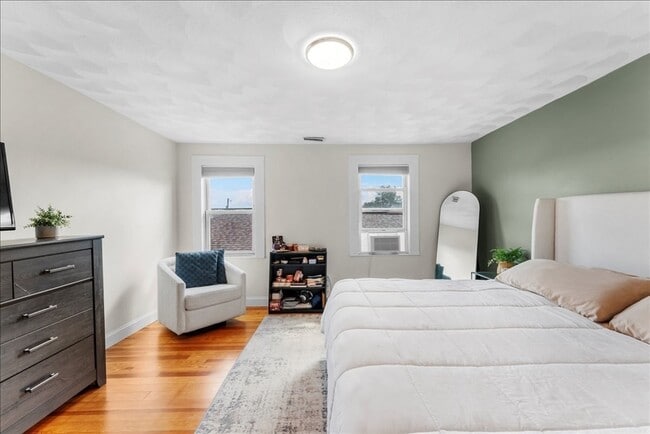 Building Photo - 49 Massasoit Ave