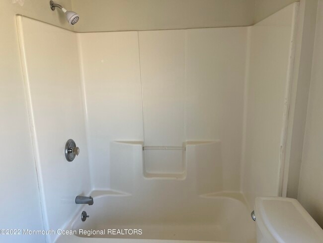 Building Photo - 200 7th Ave