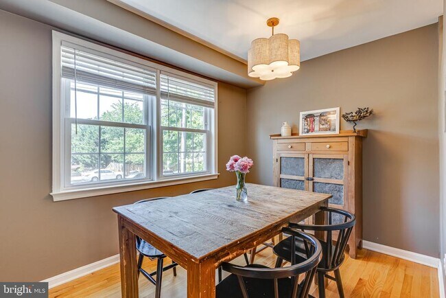 Building Photo - 912 Green St