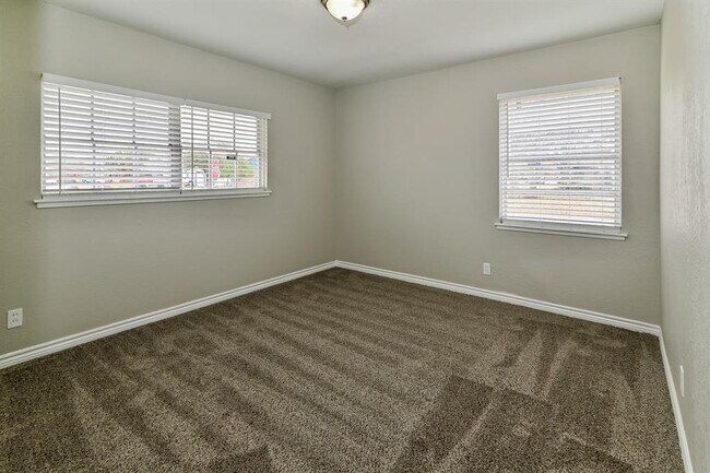 Building Photo - 4303 Trail Lake Dr