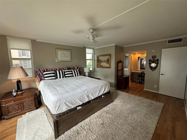Building Photo - 2601 S Palm Aire Dr