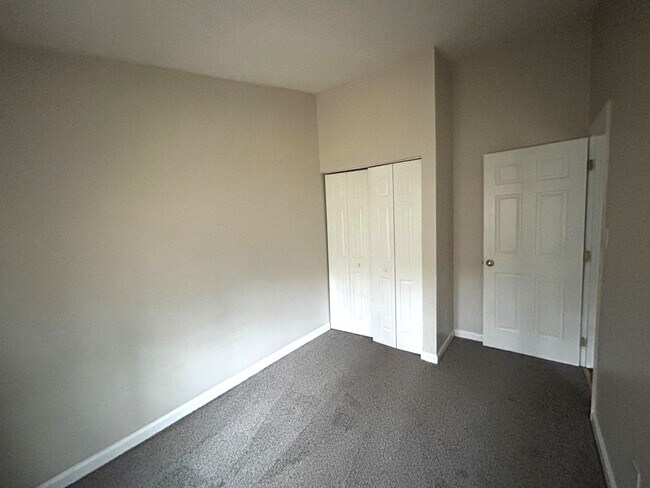 Building Photo - IVERJOHN4107