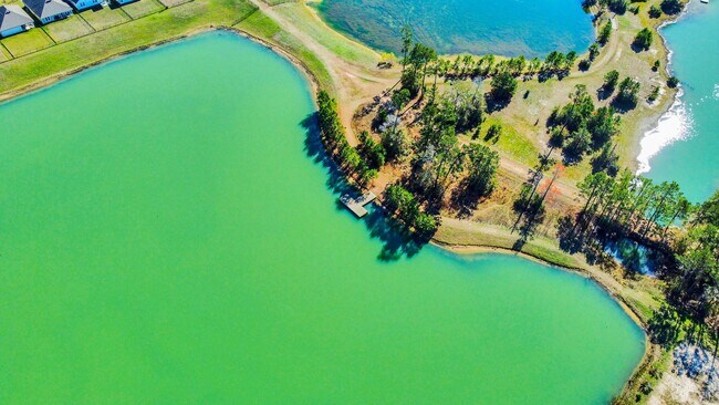 Building Photo - 473 Shoreview Dr