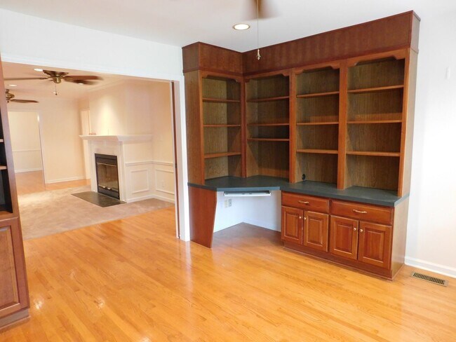 Building Photo - 914 Muirfield Pl