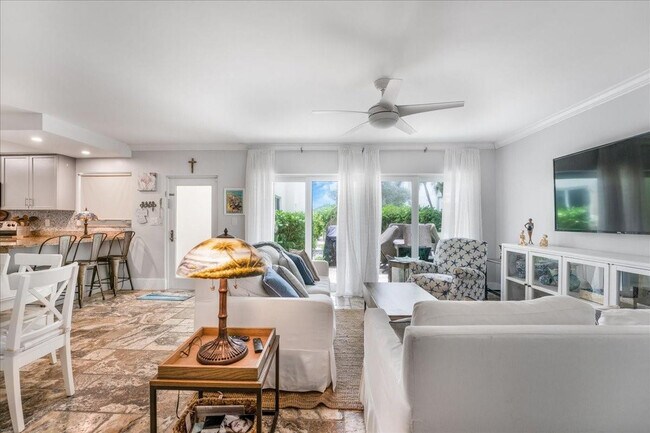 Building Photo - 1203 Hillsboro Mile