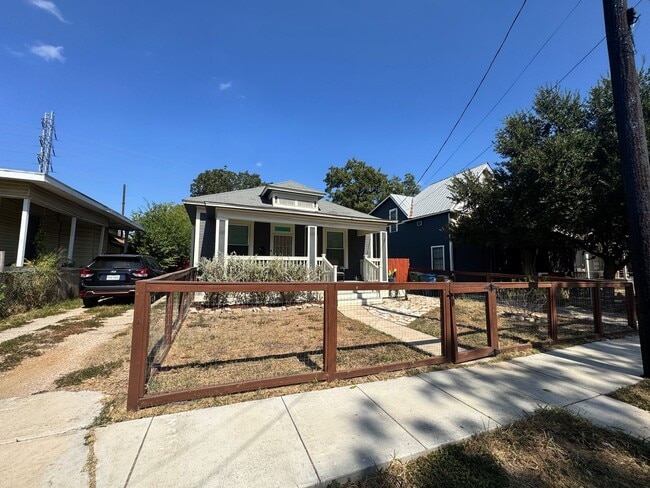 Building Photo - Renovated 1915 Craftsman Cottage Near Southtown & King William