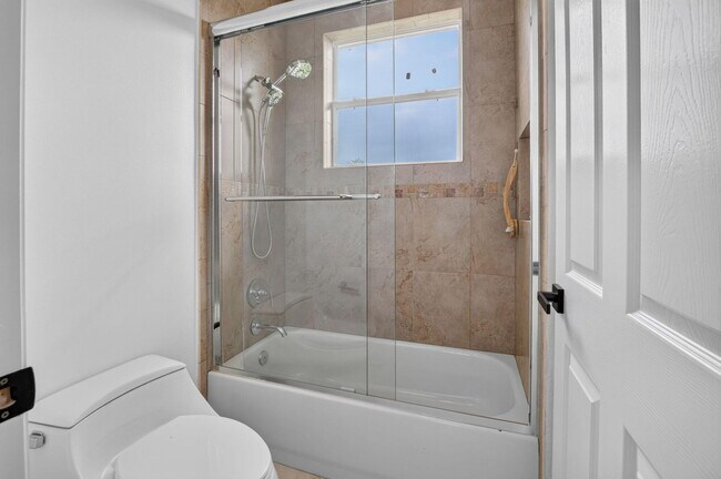 Building Photo - 9511 Savona Winds Dr