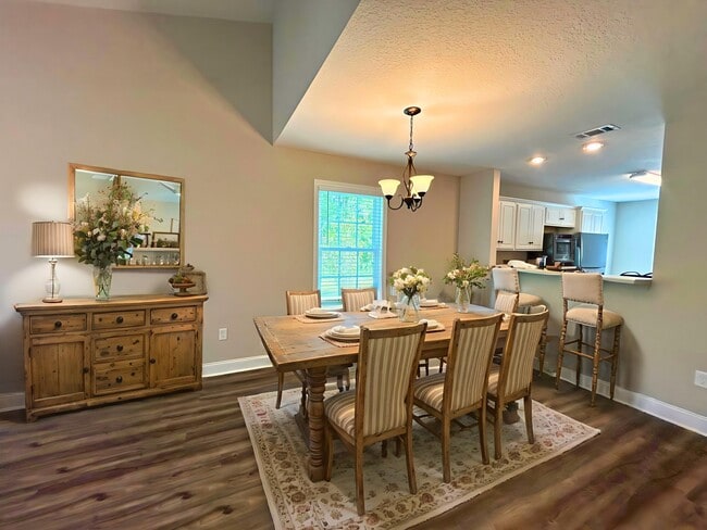 Building Photo - 533 Deerchase Ct