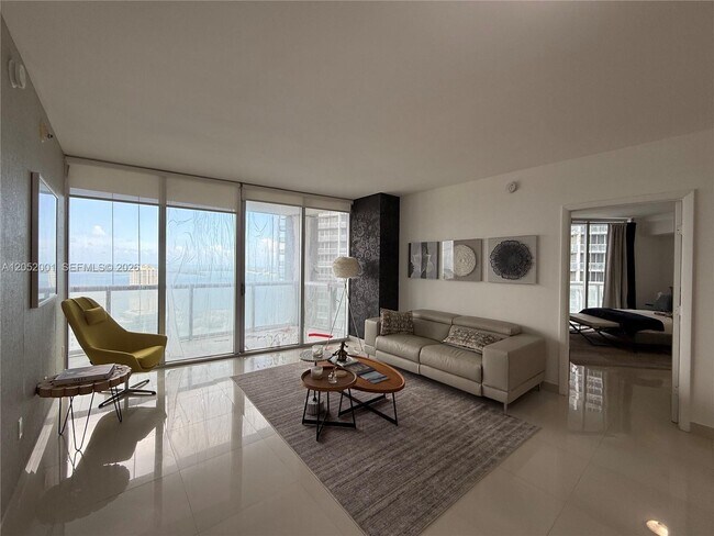 Building Photo - 475 Brickell Ave
