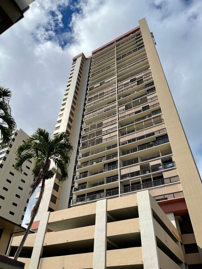 Building Photo - Wilder At Piikoi Spacious 1 Bedroom, 1 Bath & 1 Parking Stall.
