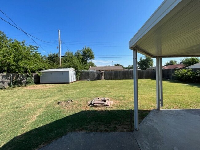 Building Photo - 107 NE 6th St