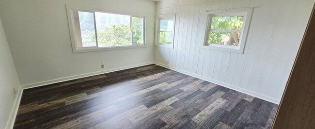 Building Photo - Large 3-Bedroom & 2-Bath Home