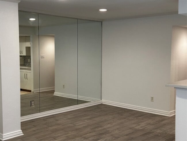 Building Photo - 1909 Brun St