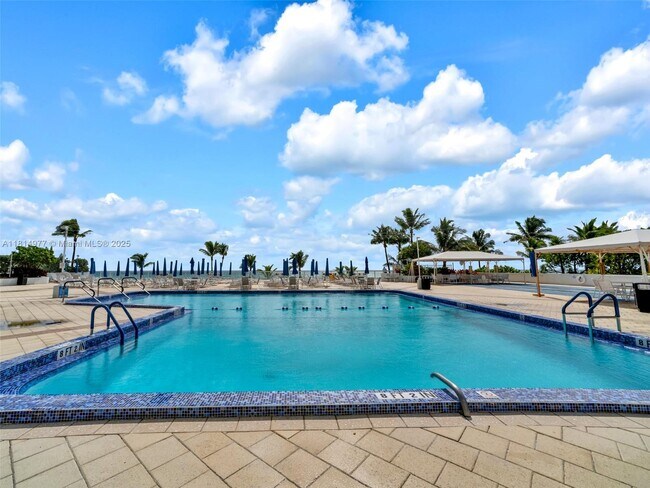 Building Photo - 2030 S Ocean Dr