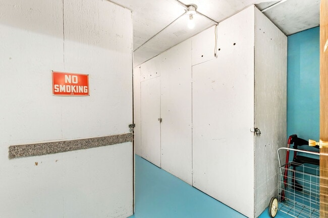 Building Photo - 925 1st Ave N