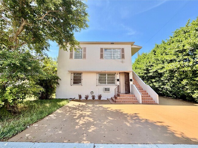 Building Photo - 3790 SW 27th St