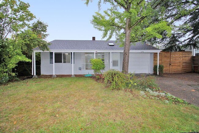 Building Photo - 224 NE 127th Ave